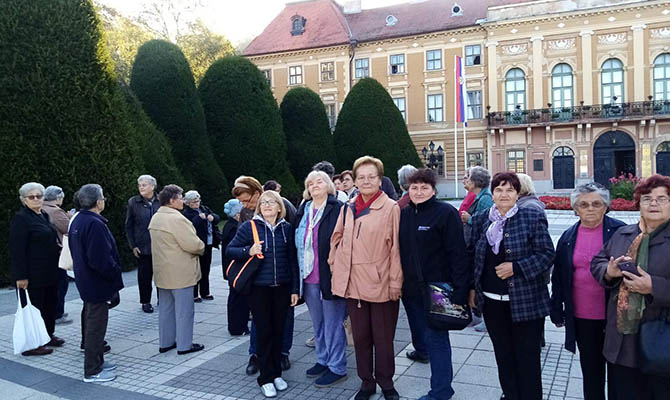 Zomborba kirándultak a szenttamási idősek